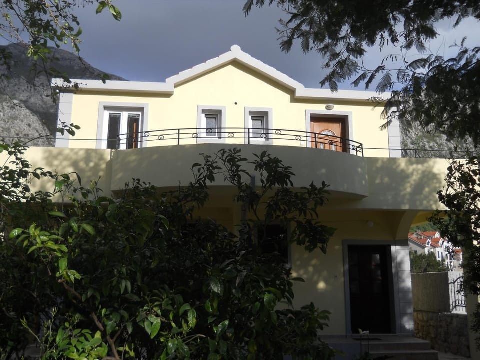 Patio, Facade/entrance