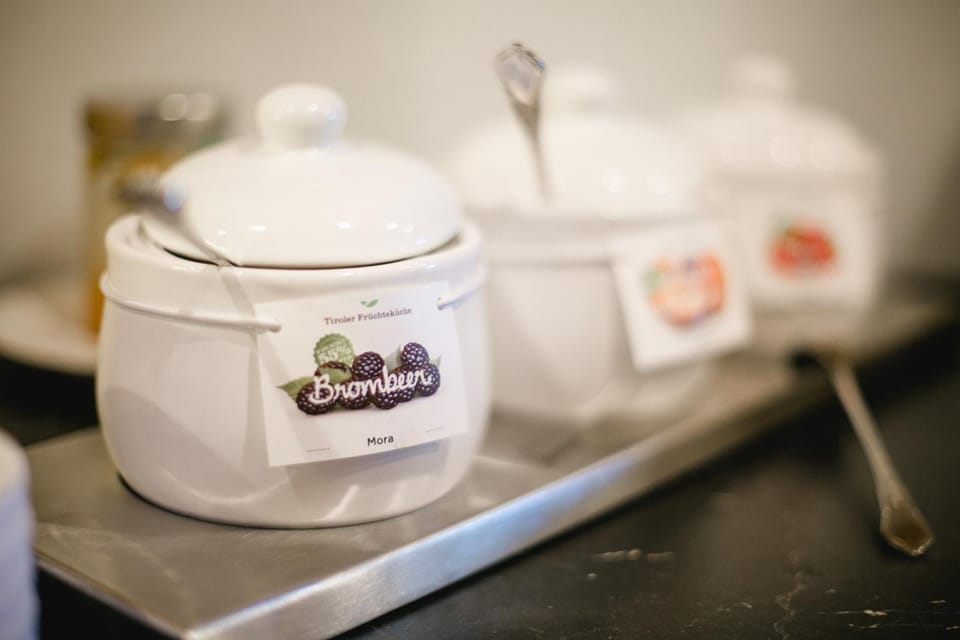 Coffee/tea facilities, Food and drinks, Breakfast