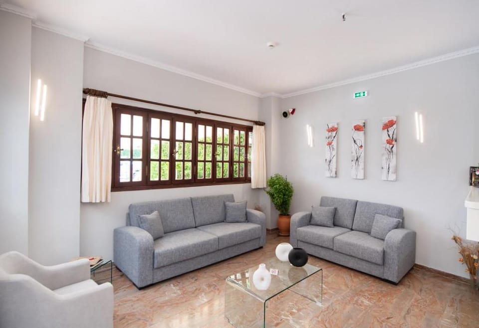 Communal lounge/ TV room, Seating area