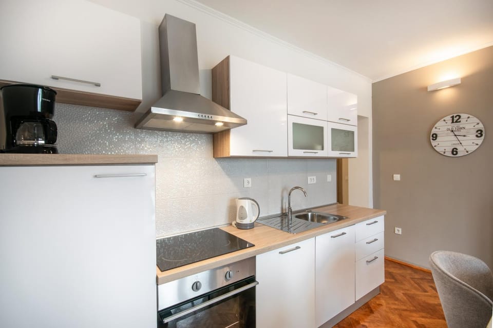 Coffee/tea facilities, Kitchen or kitchenette, Dining area, dishwasher, pet friendly, stove