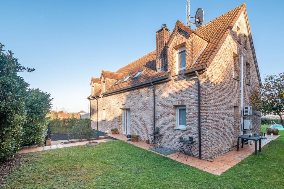 Property building, Natural landscape, Garden, Garden view