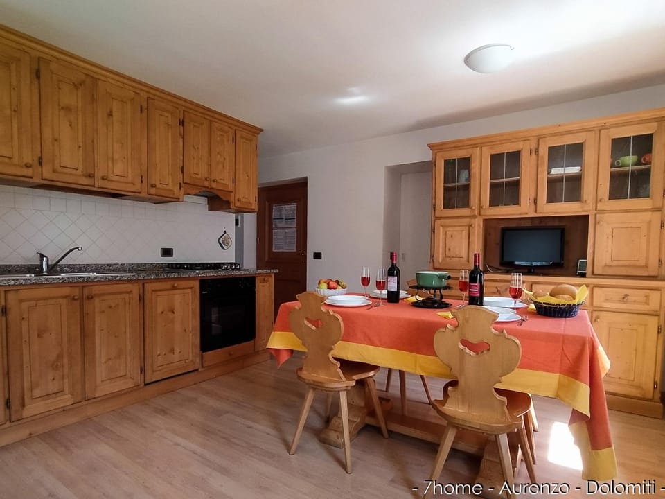 Kitchen or kitchenette, Living room, Dining area