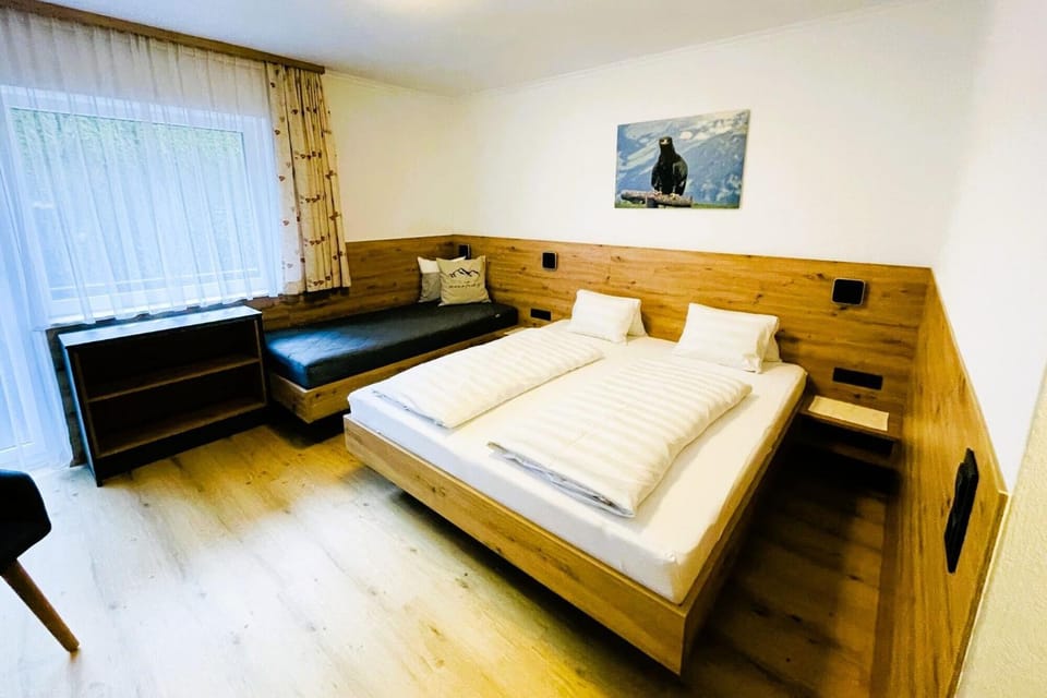 Bed, Photo of the whole room, Seating area, Bedroom