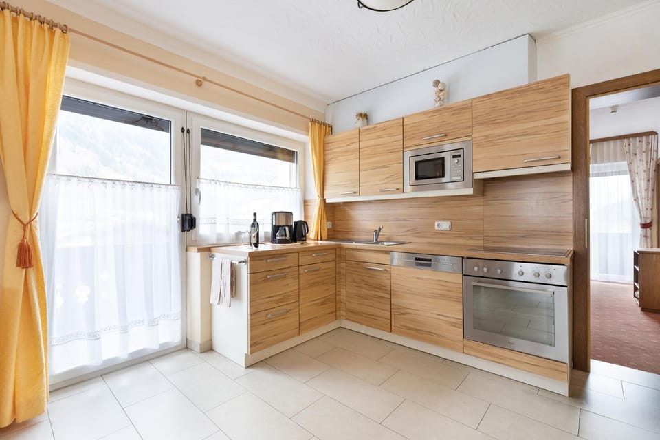 Coffee/tea facilities, Kitchen or kitchenette, dishwasher, minibar, oven, pet friendly, stove, toaster