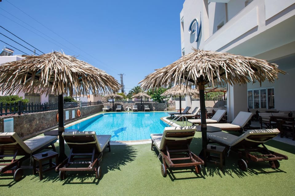 Property building, Patio, Communal lounge/ TV room, Spring, Garden, Evening entertainment, Swimming pool, locker, sunbed