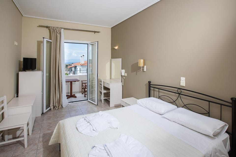 Property building, TV and multimedia, locker, air conditioner