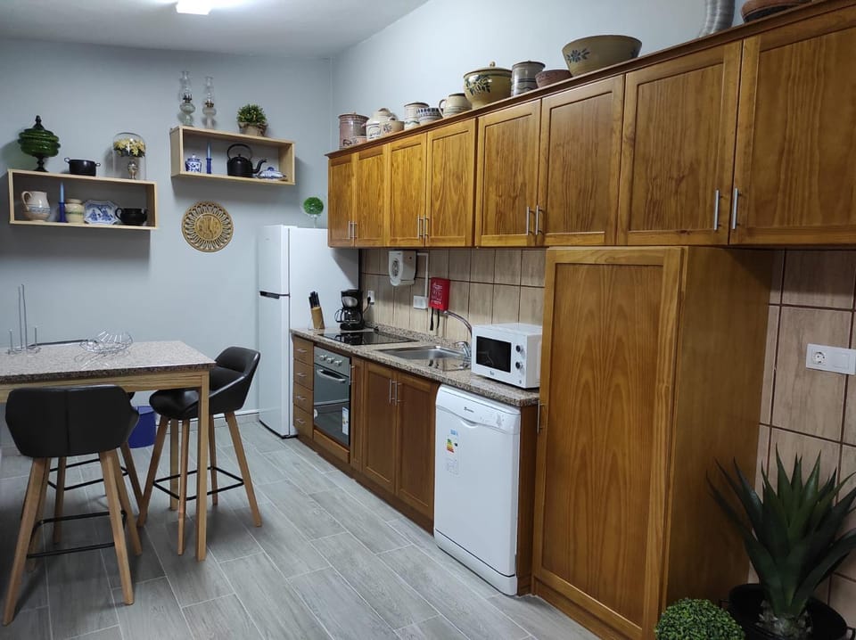 Coffee/tea facilities, Kitchen or kitchenette, Dining area, dishwasher, pet friendly, stove, toaster