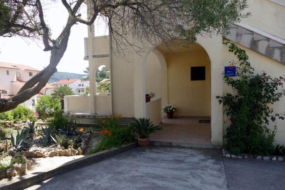 Location, children, Family