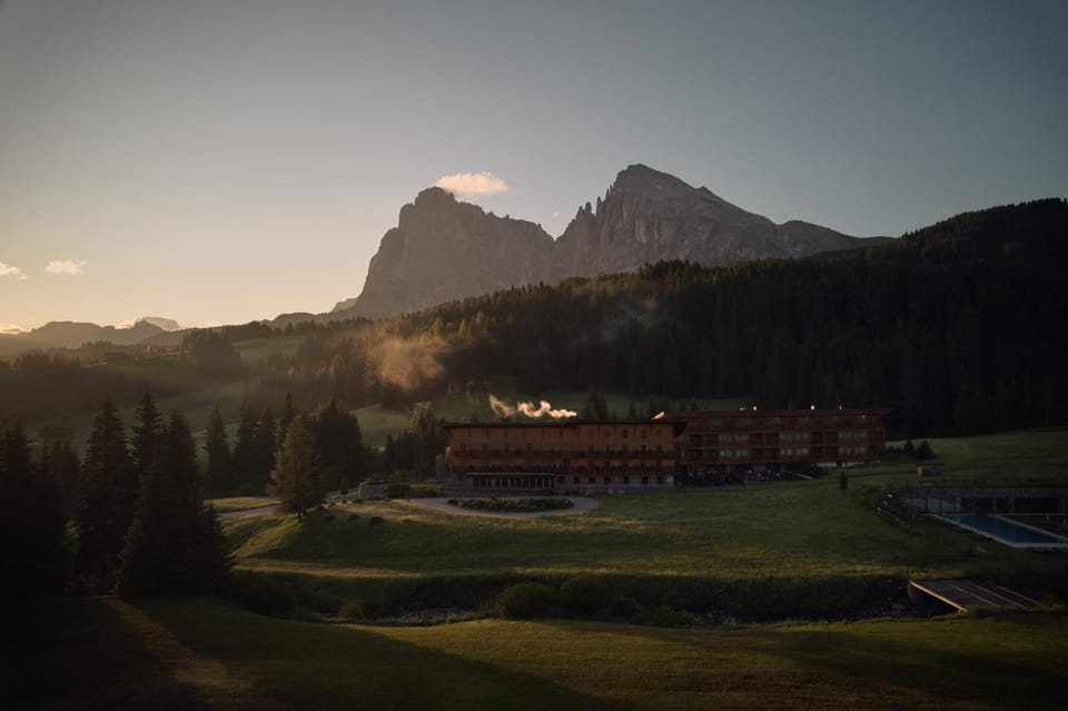 Nearby landmark, Day, Natural landscape, Mountain view, Sunrise