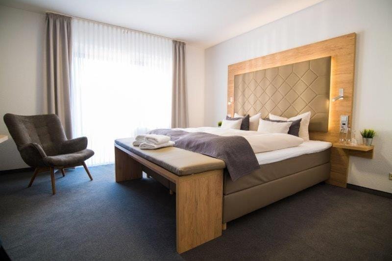 Bed, Living room, Photo of the whole room, Seating area, Bedroom