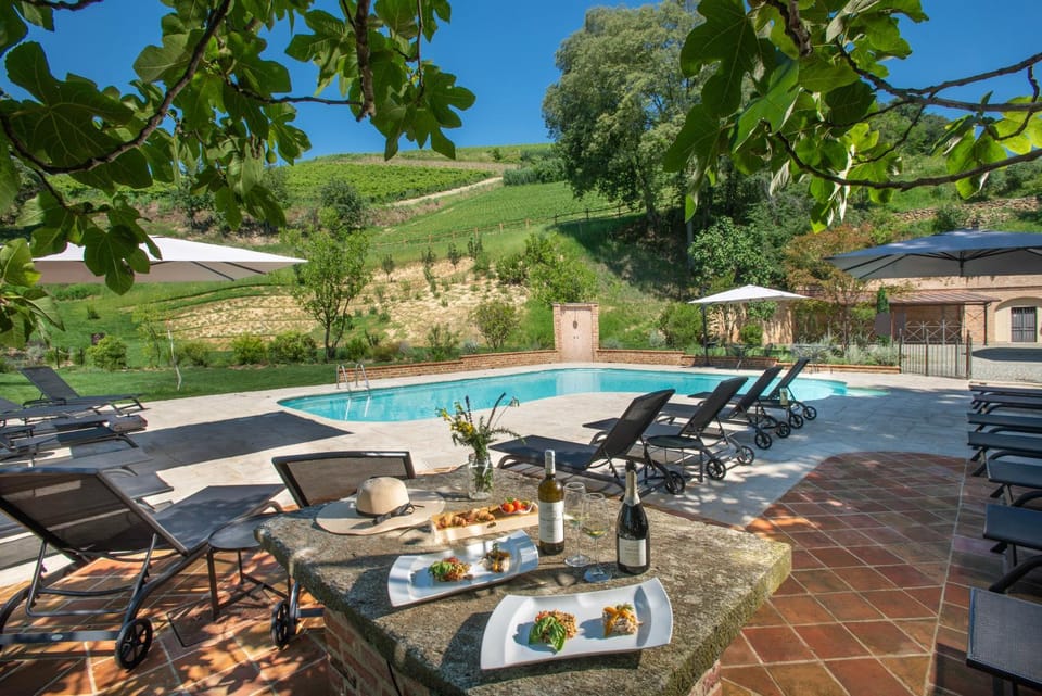 Restaurant/places to eat, Swimming pool