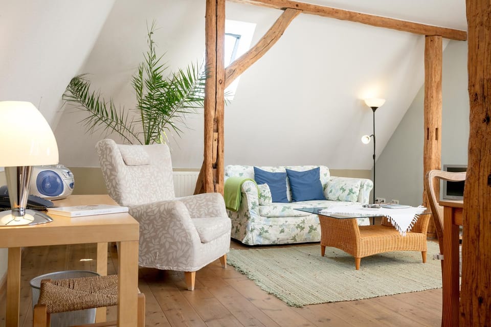 Living room, Photo of the whole room, Seating area