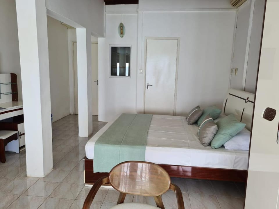 Bed, Living room, Bedroom