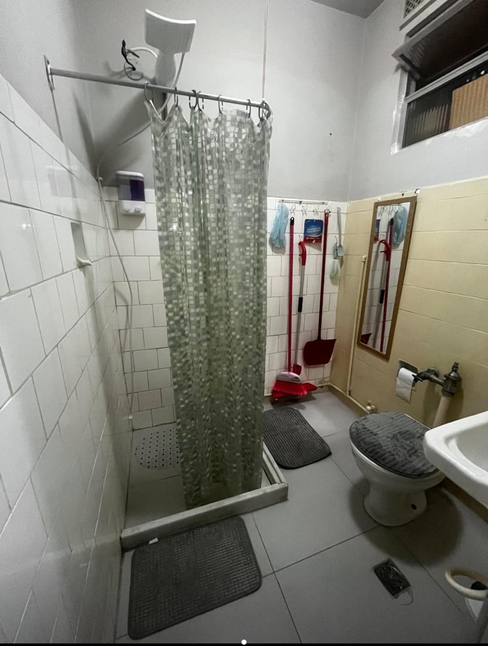 Shower, Toilet, Bathroom, towels