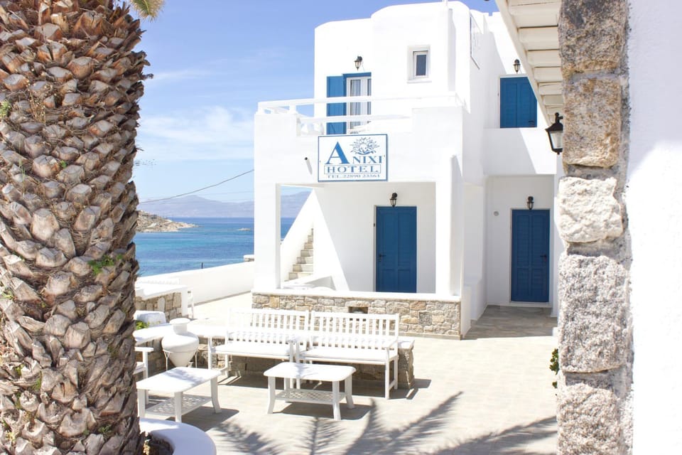 Facade/entrance