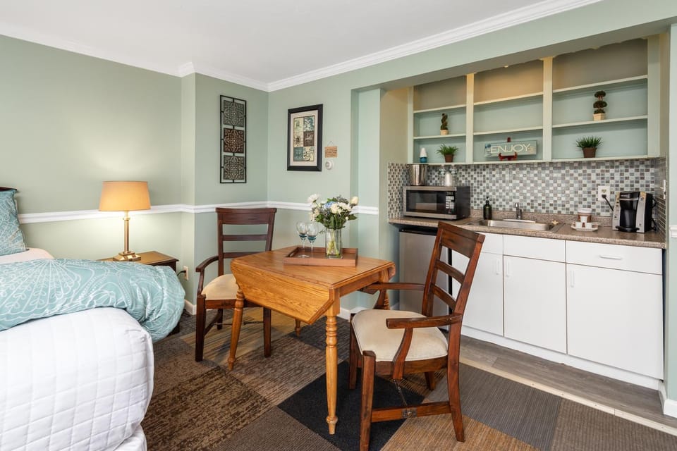 Bed, Coffee/tea facilities, Kitchen or kitchenette, Seating area