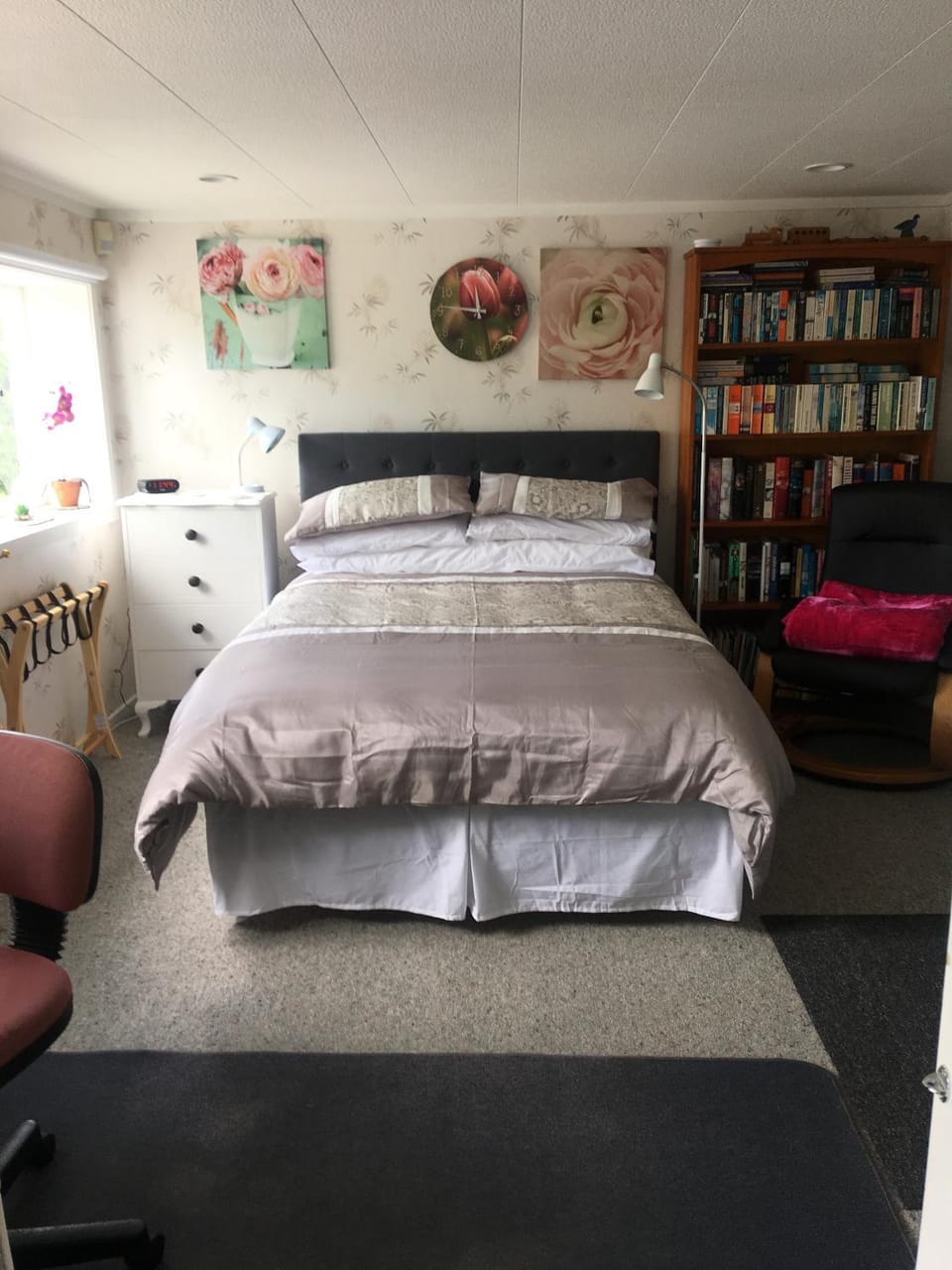 Bed, Photo of the whole room, Bedroom