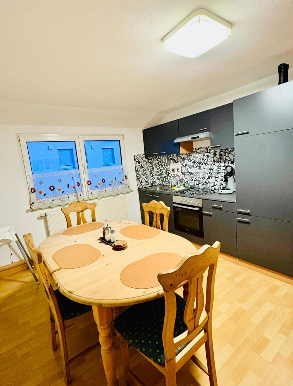 Property building, Restaurant/places to eat