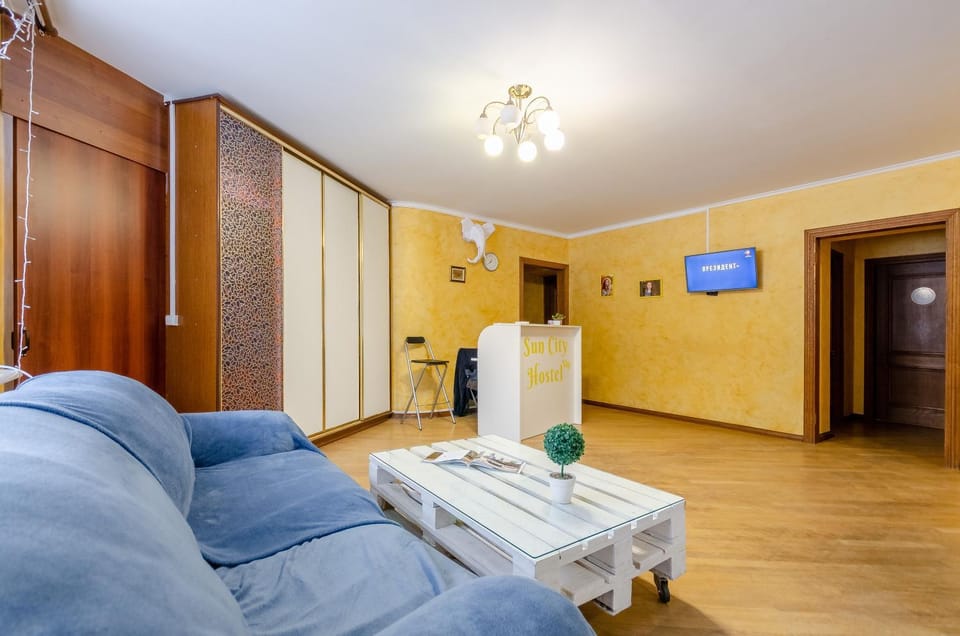 Communal lounge/ TV room, Lobby or reception