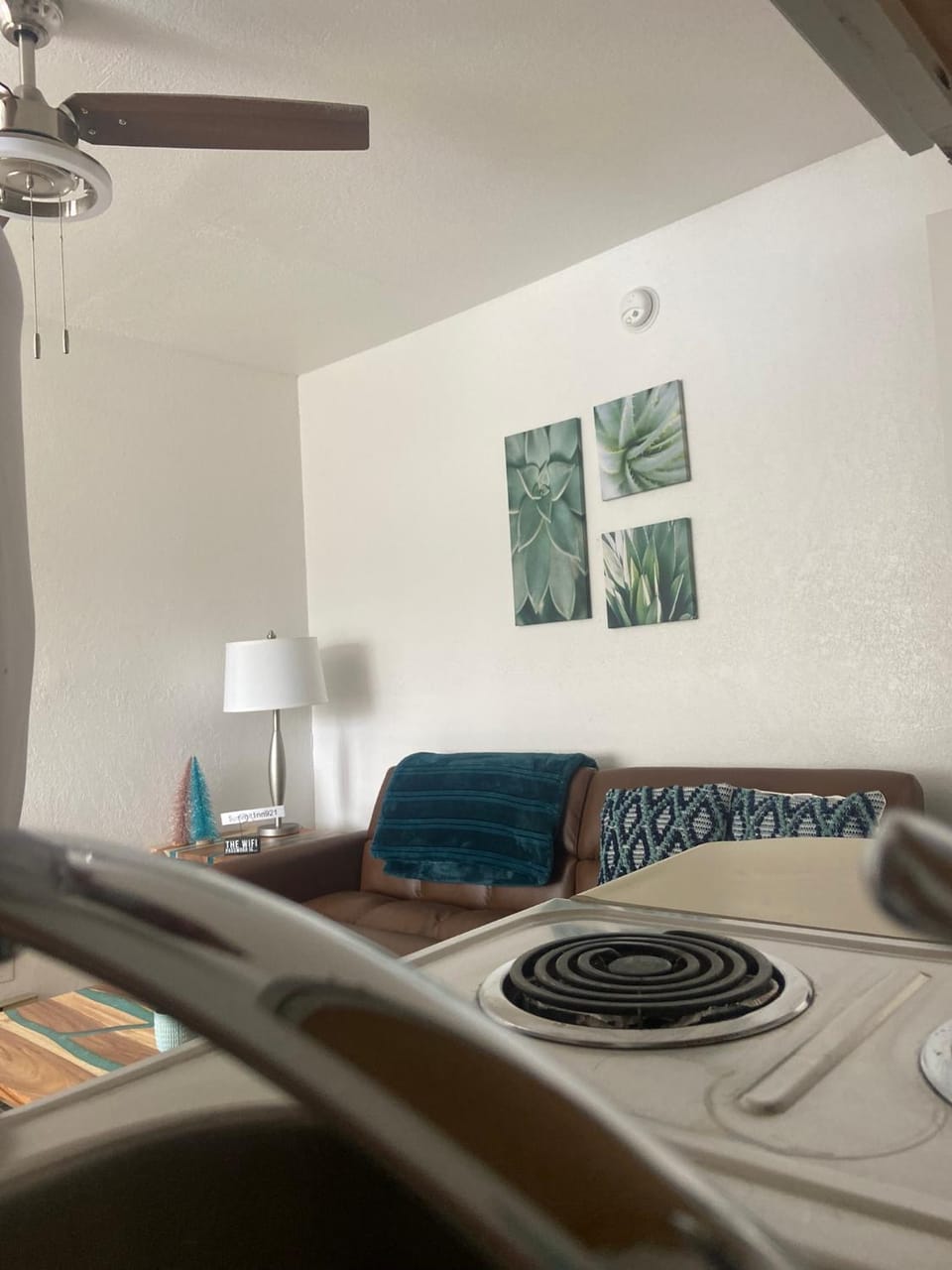 Kitchen or kitchenette, Living room, Seating area