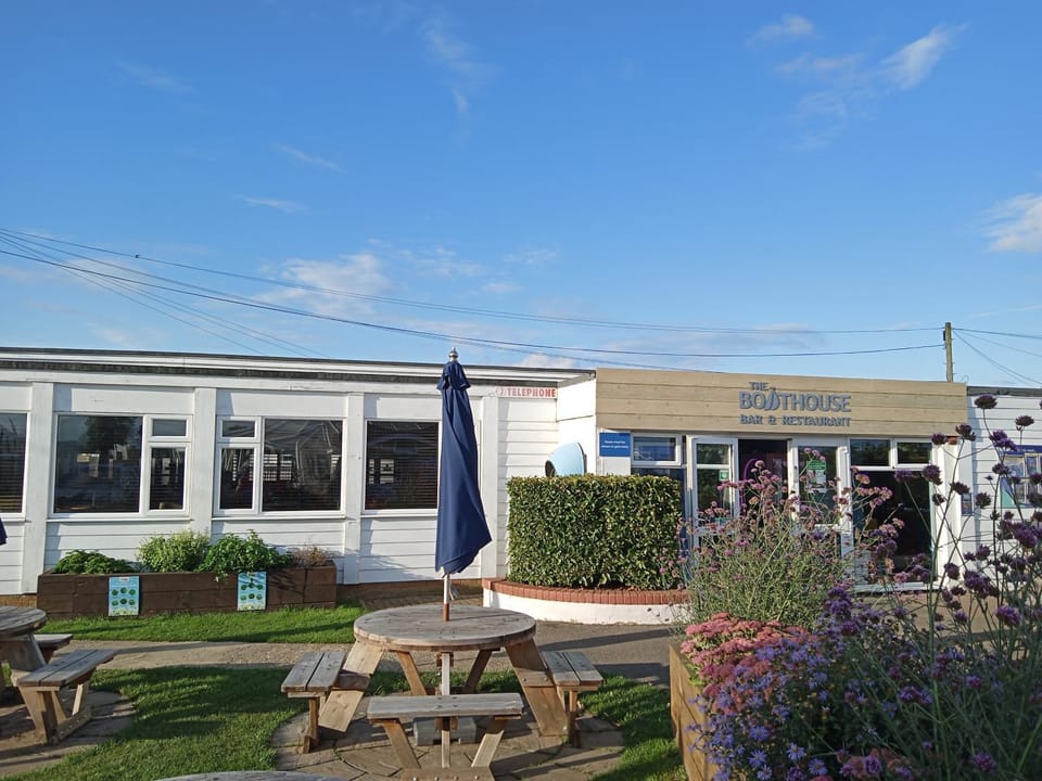 Stunning Heacham Sunset lodge pets go free linen included House in Heacham