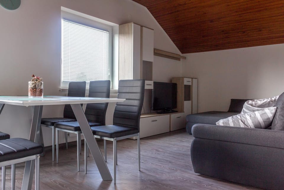 TV and multimedia, Living room, Dining area