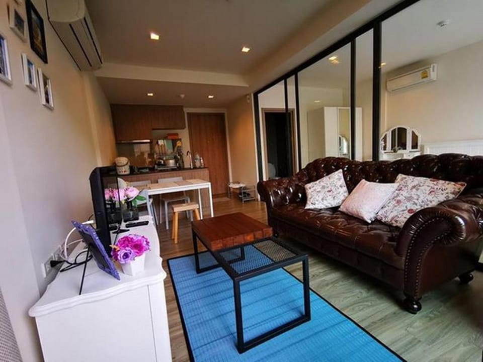 TV and multimedia, Kitchen or kitchenette, Living room, Seating area, Dining area