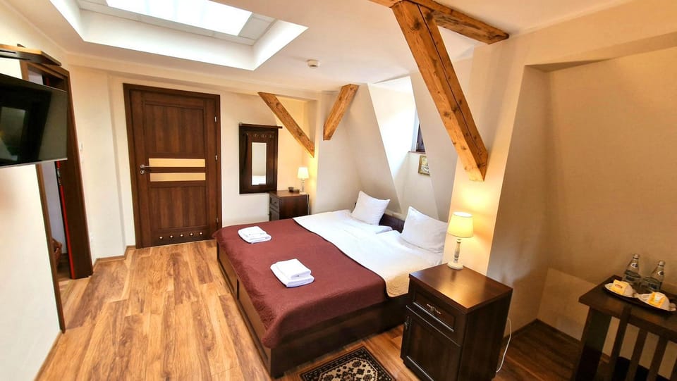 Bed, TV and multimedia, Photo of the whole room
