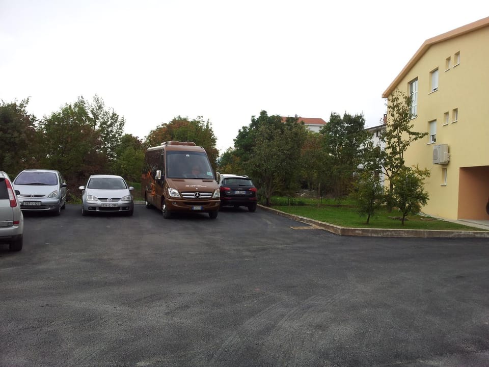 Facade/entrance, Decorative detail, Text overlay, Area and facilities