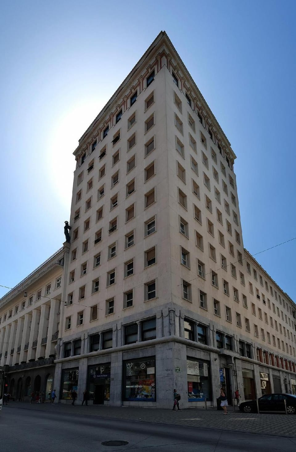 Facade/entrance