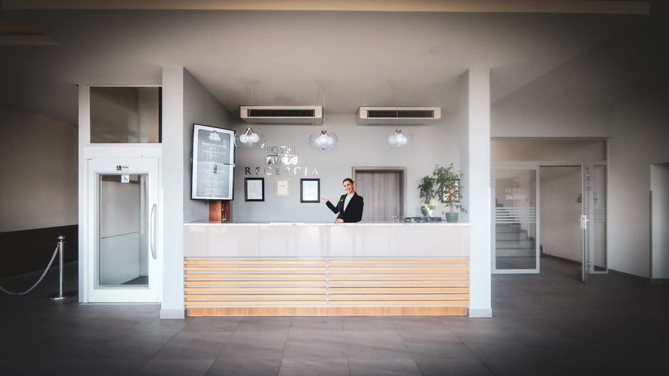 Staff, People, Lobby or reception, group of guests