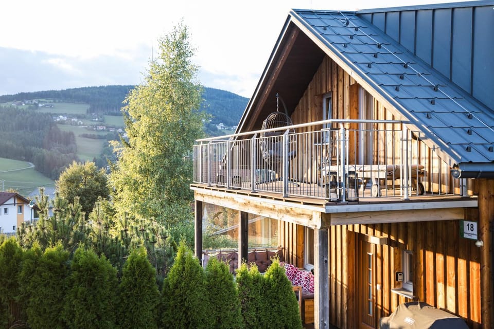 Property building, Day, Natural landscape, Balcony/Terrace, Mountain view