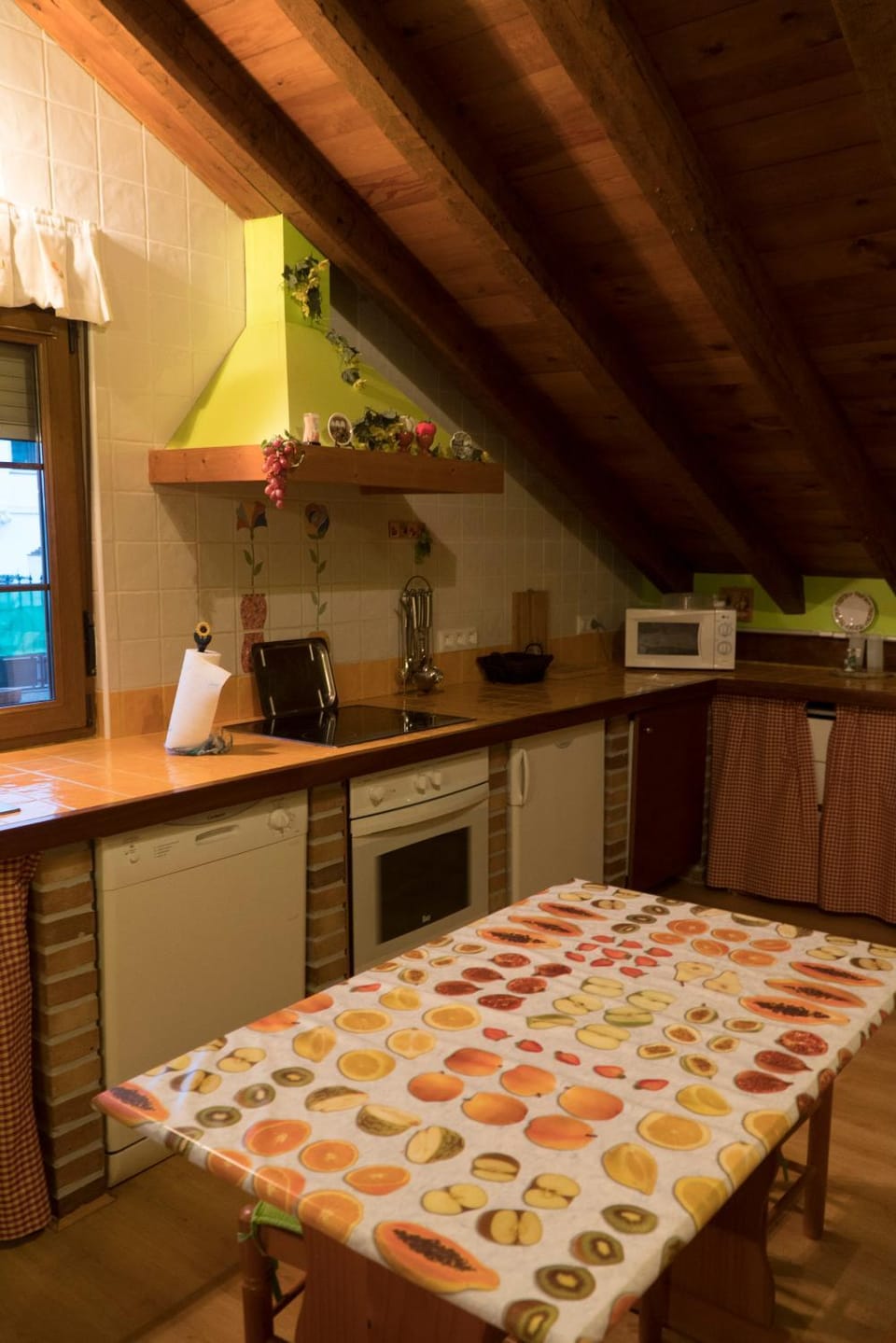 Kitchen or kitchenette, Communal kitchen
