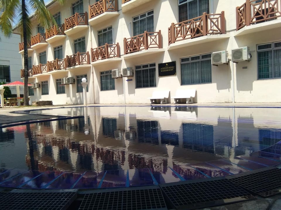 Swimming pool
