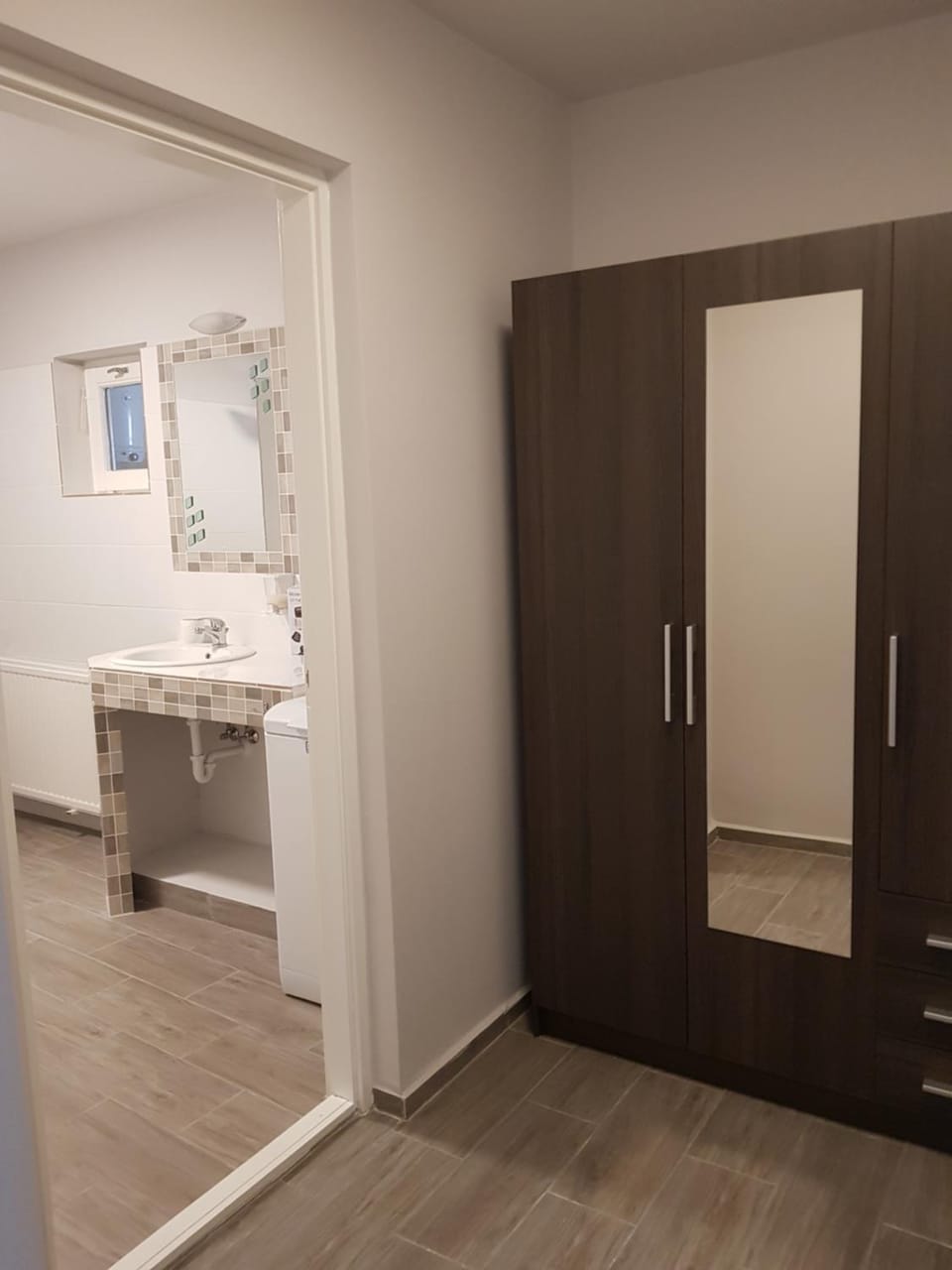 Bathroom, wardrobe