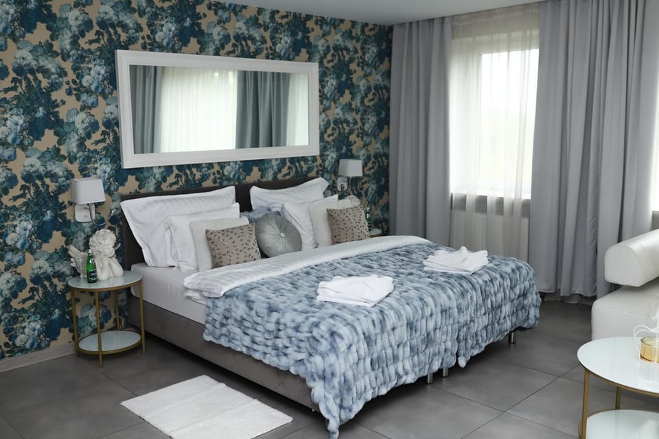 Bed, Photo of the whole room