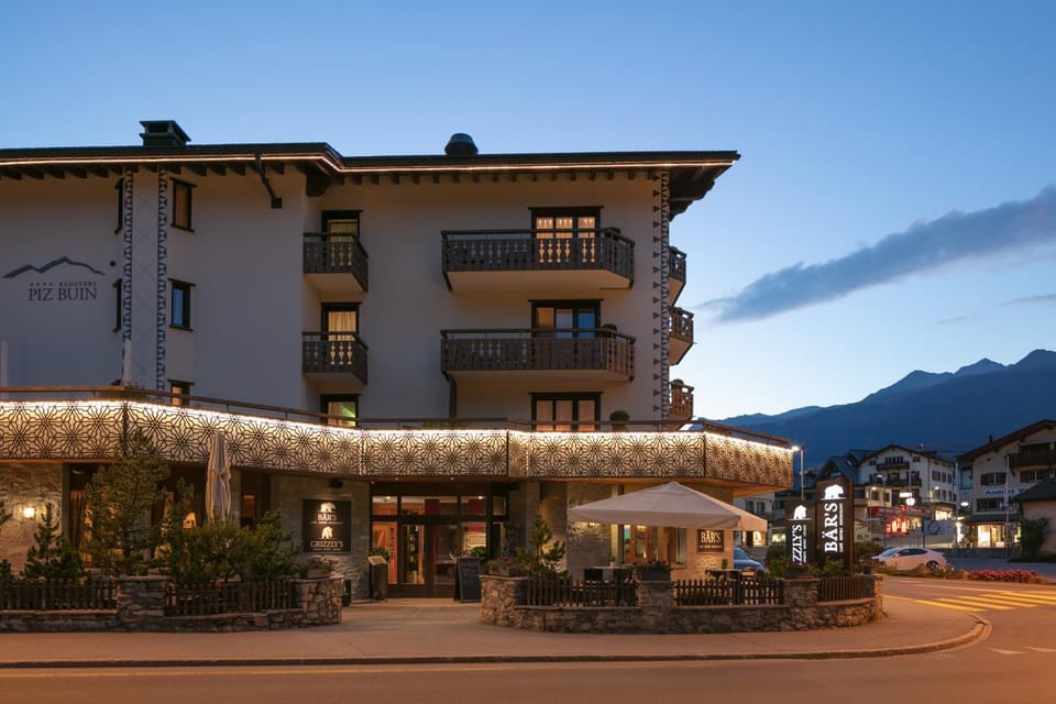Restaurant/places to eat, Facade/entrance, Summer, Sunset