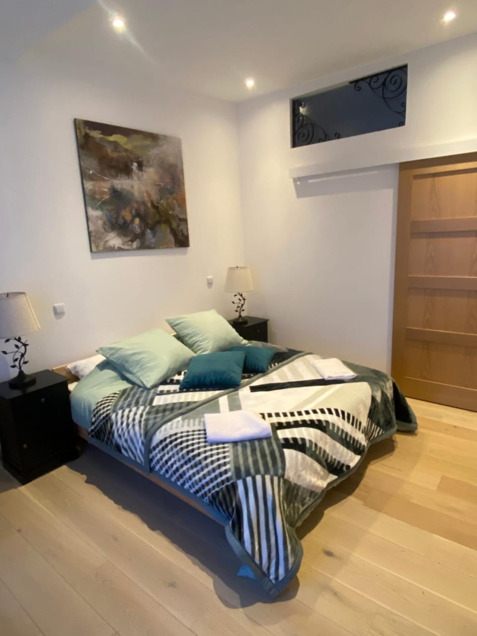 Bed, Photo of the whole room, Bedroom, towels