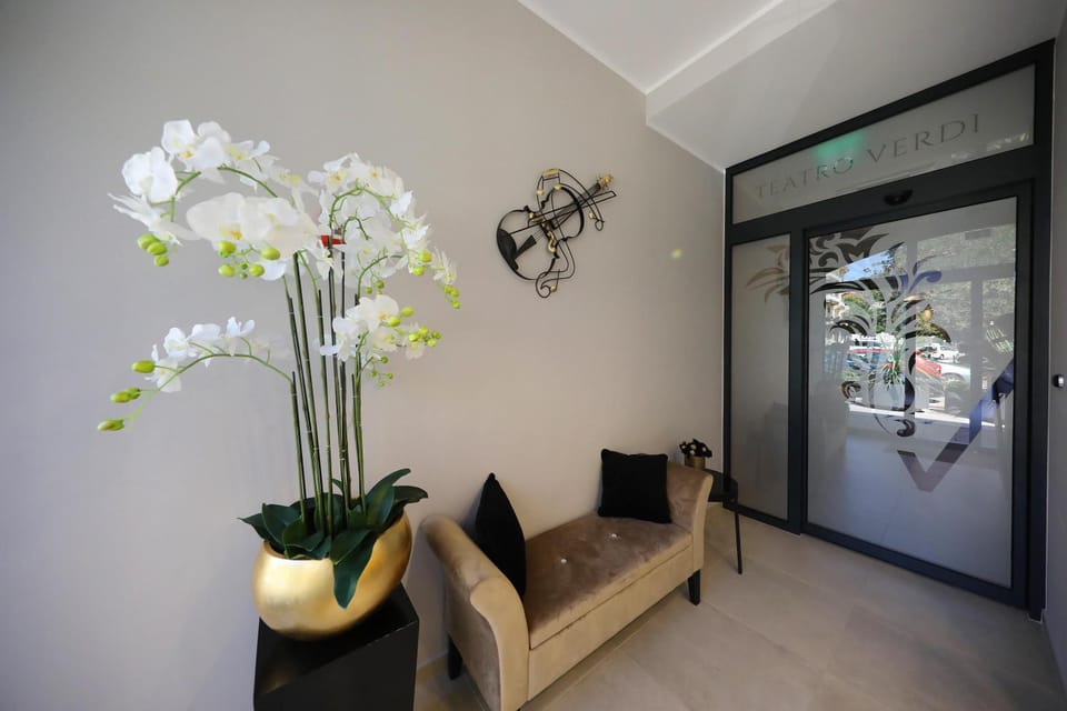 Lobby or reception, Seating area