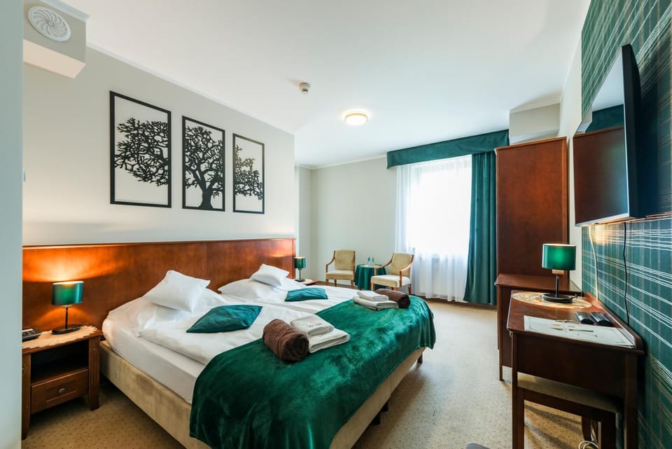 Restaurant/places to eat, Bedroom