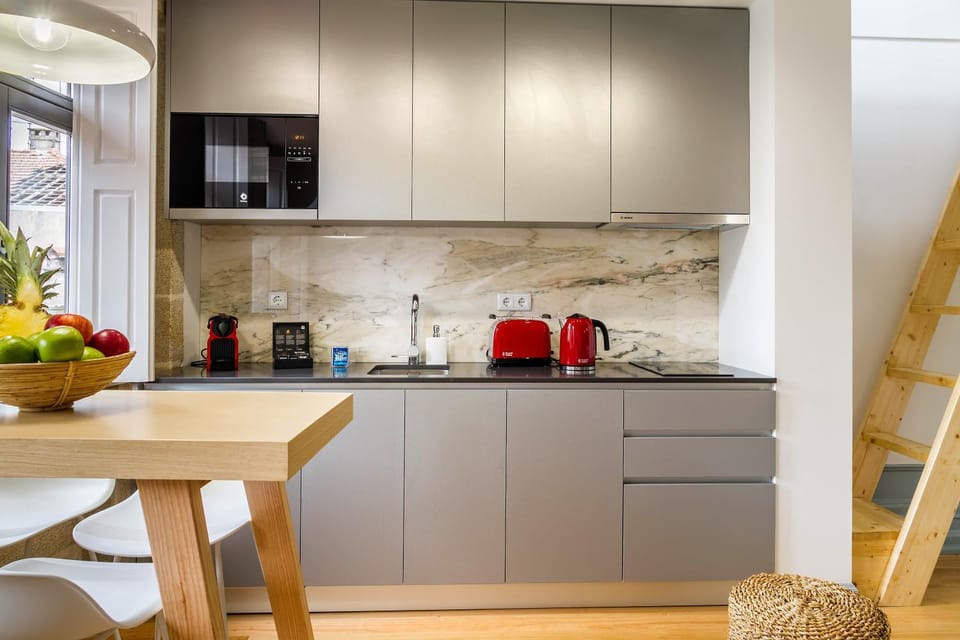 Coffee/tea facilities, Kitchen or kitchenette, Dining area, dishwasher, microwave, minibar, stove, toaster, kitchen