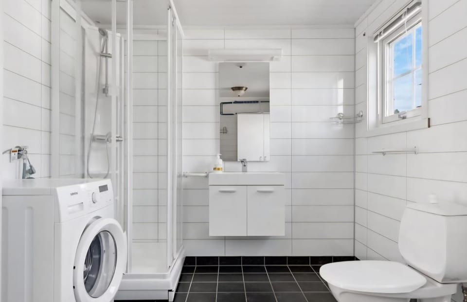 Ytterviks Rorbu Lofoten With private Sauna House in Lofoten