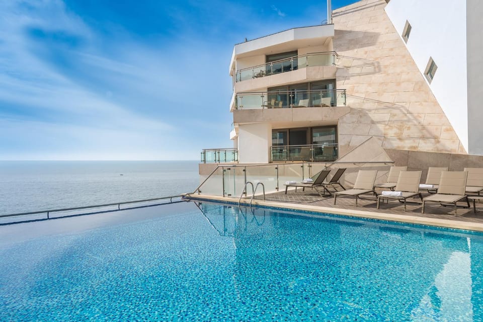 Sea view, Swimming pool, sunbed