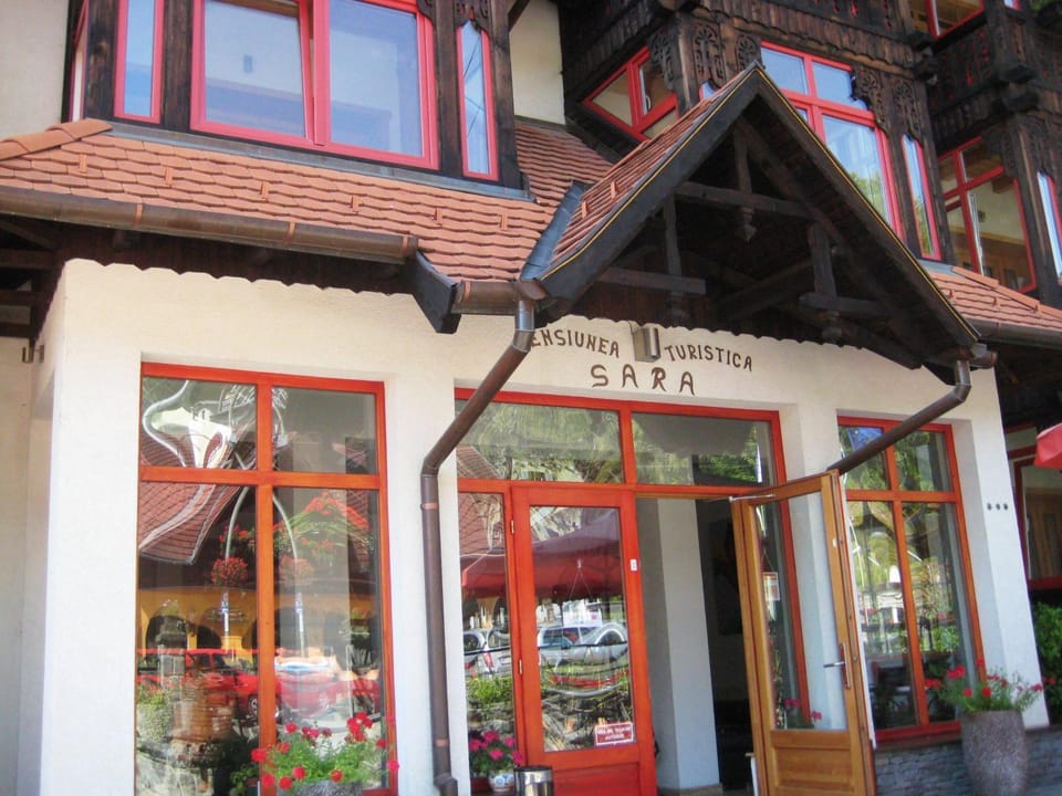 Facade/entrance