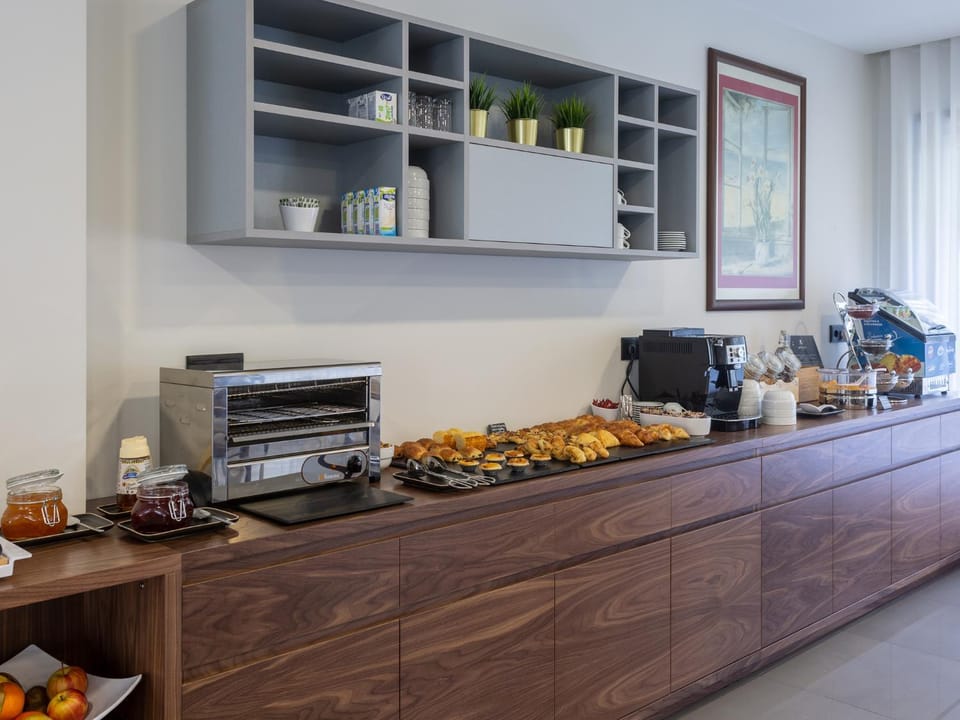 Continental breakfast, Buffet breakfast