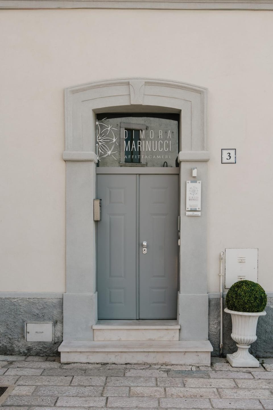 Facade/entrance