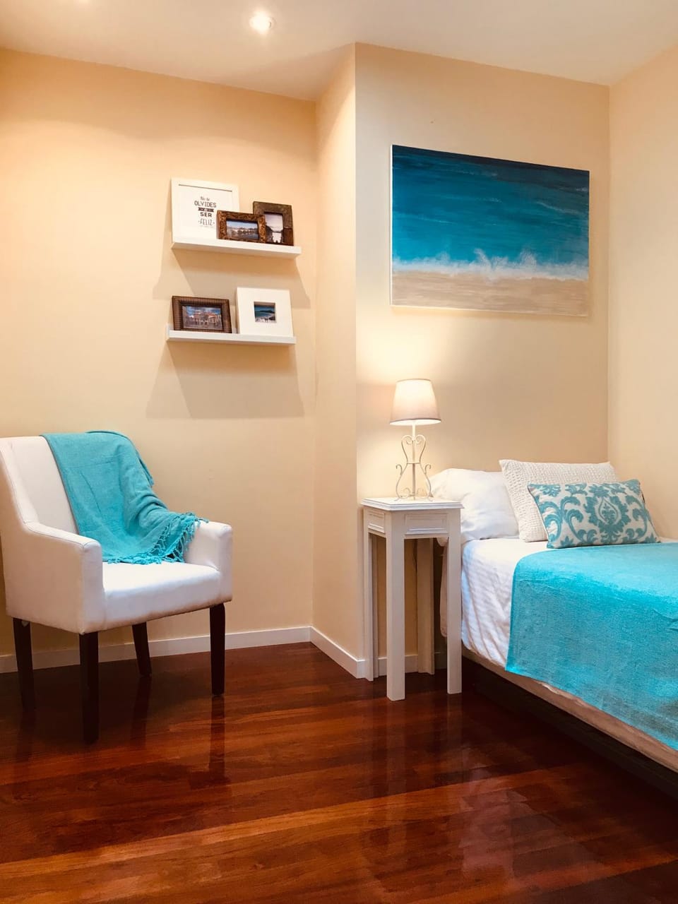 Photo of the whole room, Bedroom