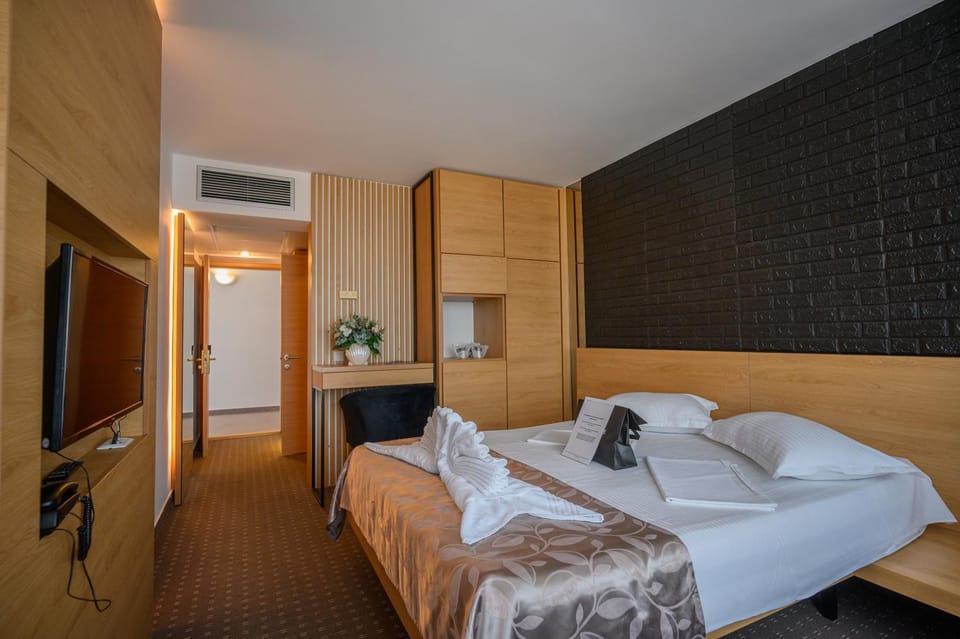 Complex Hotelier Steaua de Mare - Hotel Delfinul Hotel in Eforie Nord