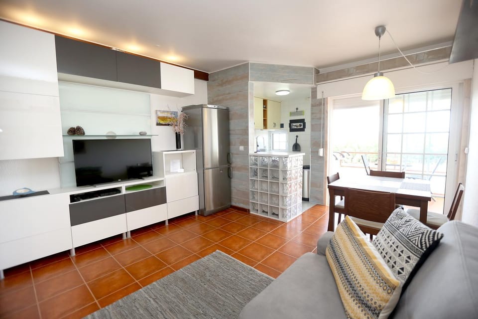 Communal lounge/ TV room, TV and multimedia, Kitchen or kitchenette, Living room, Dining area