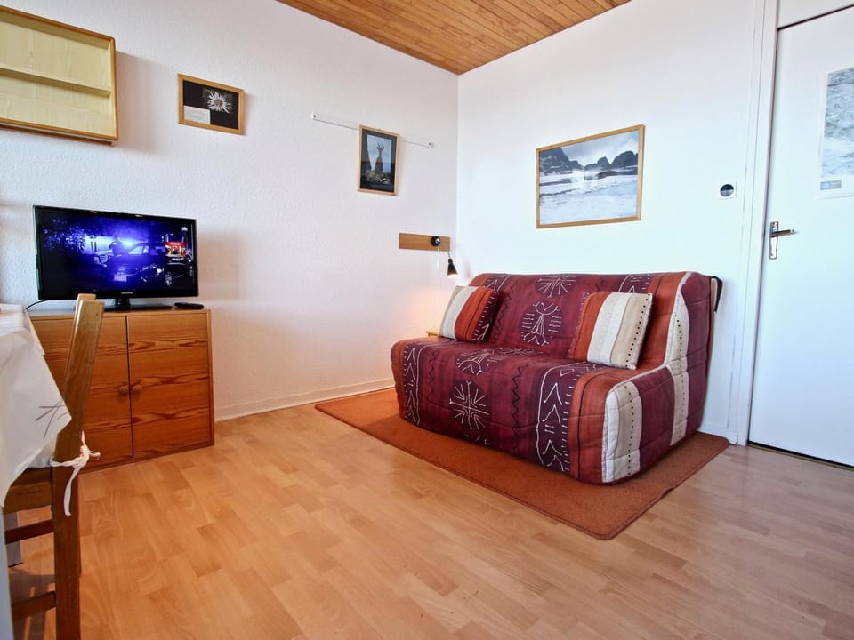 Studio spacieux 2 places proche pistes avec balcon - FR-1-340-18 Apartment in Provence